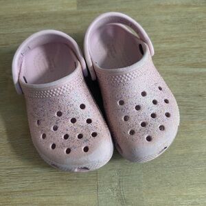 CROCS | Little Kids Pink Glitter Classic Crocs Clogs | C7